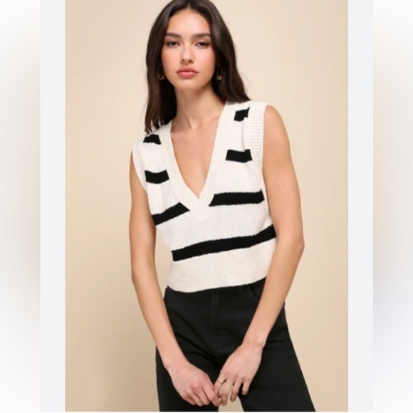 Miou Muse Striped Knit Vest - Striped V-Neck Sleeveless Top M - Picture 10 of 10